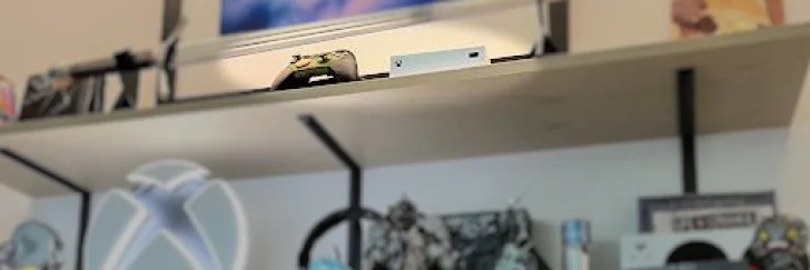 Har Phil Spencers bokhylla "råkat" visa en Xbox-streamingkonsol?